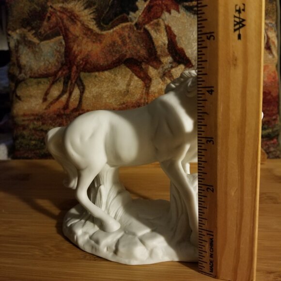 GENUINE PORCELAIN BISQUE HORSE FIGURINE - Picture 6 of 7